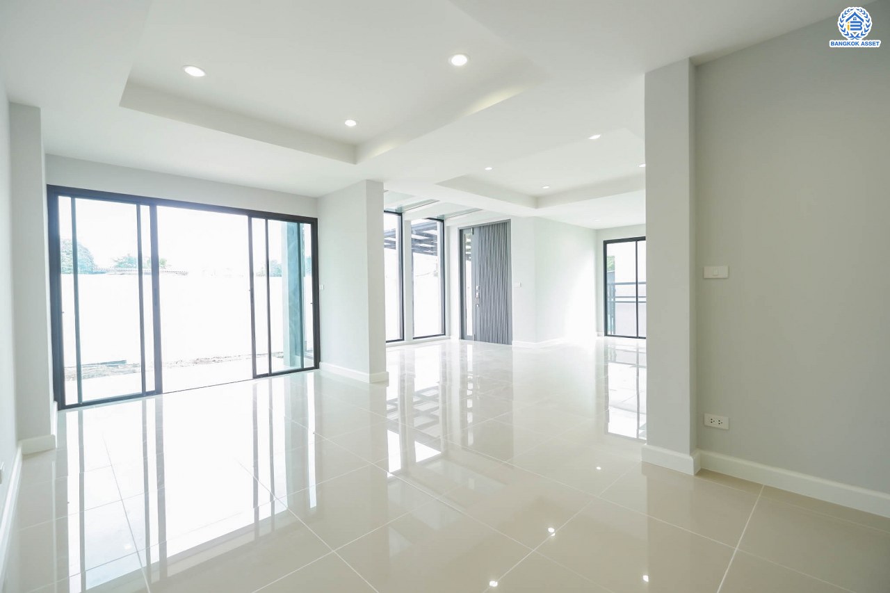 บ้านมือสองตกแต่งใหม่ โครงการ ซอยบรมราชชนนี60 เนื้อที่ 69.3 ตร.ว. พื้นที่ใช้สอย 236 ตร.ม. ฟังก์ชัน 3 ห้องนอน 3 ห้องน้ำ จอดรถได้ 2 คัน บนทำเลเดินทางสะดวก เชื่อมต่อหลายเส้นทาง  ใกล้เซ็นทรัลปิ่นเกล้า และทางคู่ขนานลอยฟ้าบรมราชชนนี